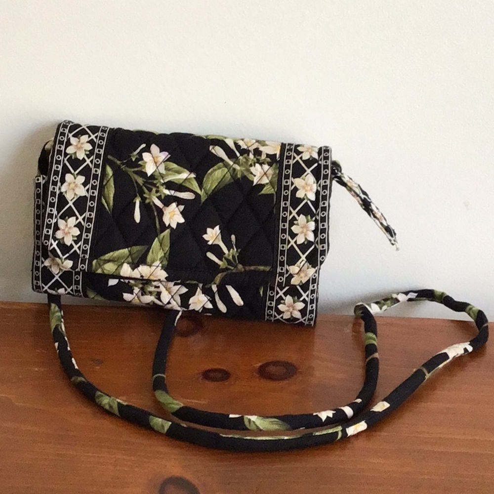 Beautiful Vera Bradley Crossbody Floral Quilted Women's Wallet